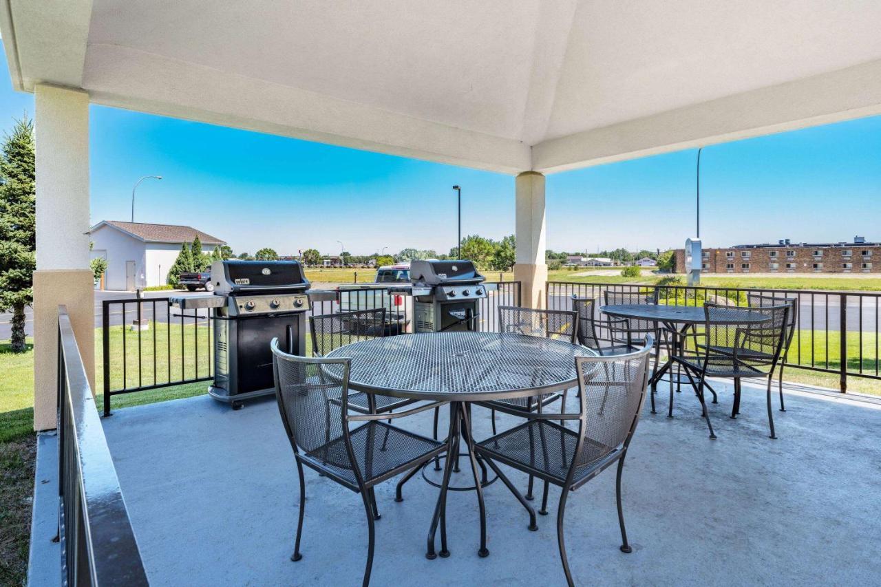 Hawthorn Suites By Wyndham Williston Extérieur photo